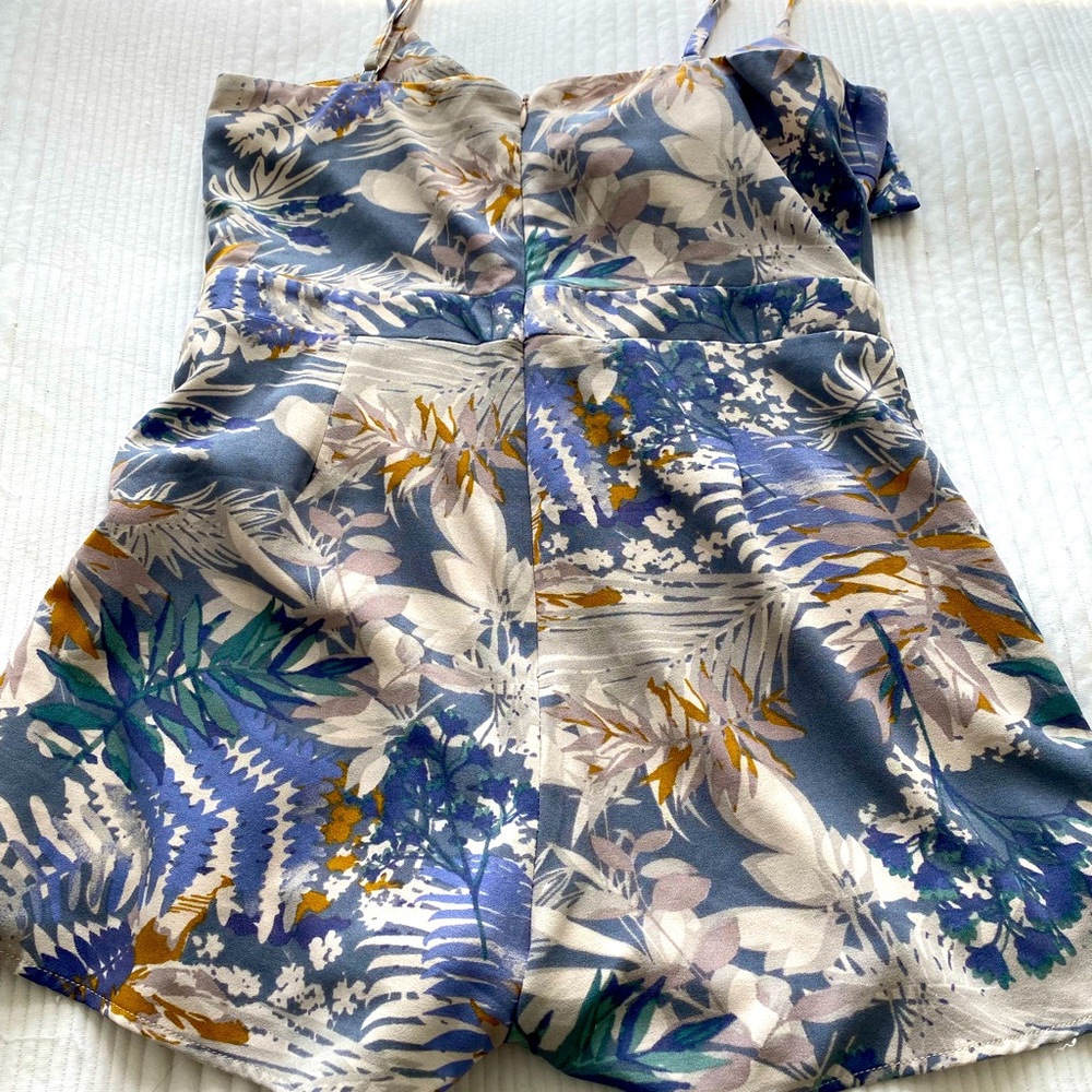 Wms romper size Medium